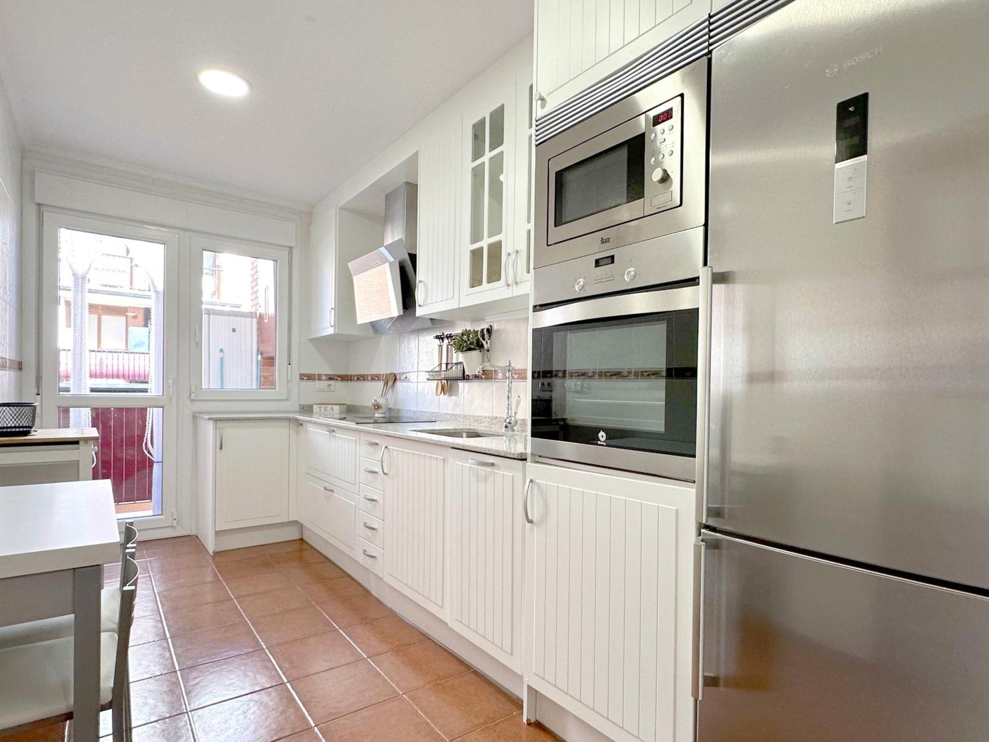 شقة Apartamento Con Gran Terraza En El Centro كاسترو أورديالس المظهر الخارجي الصورة