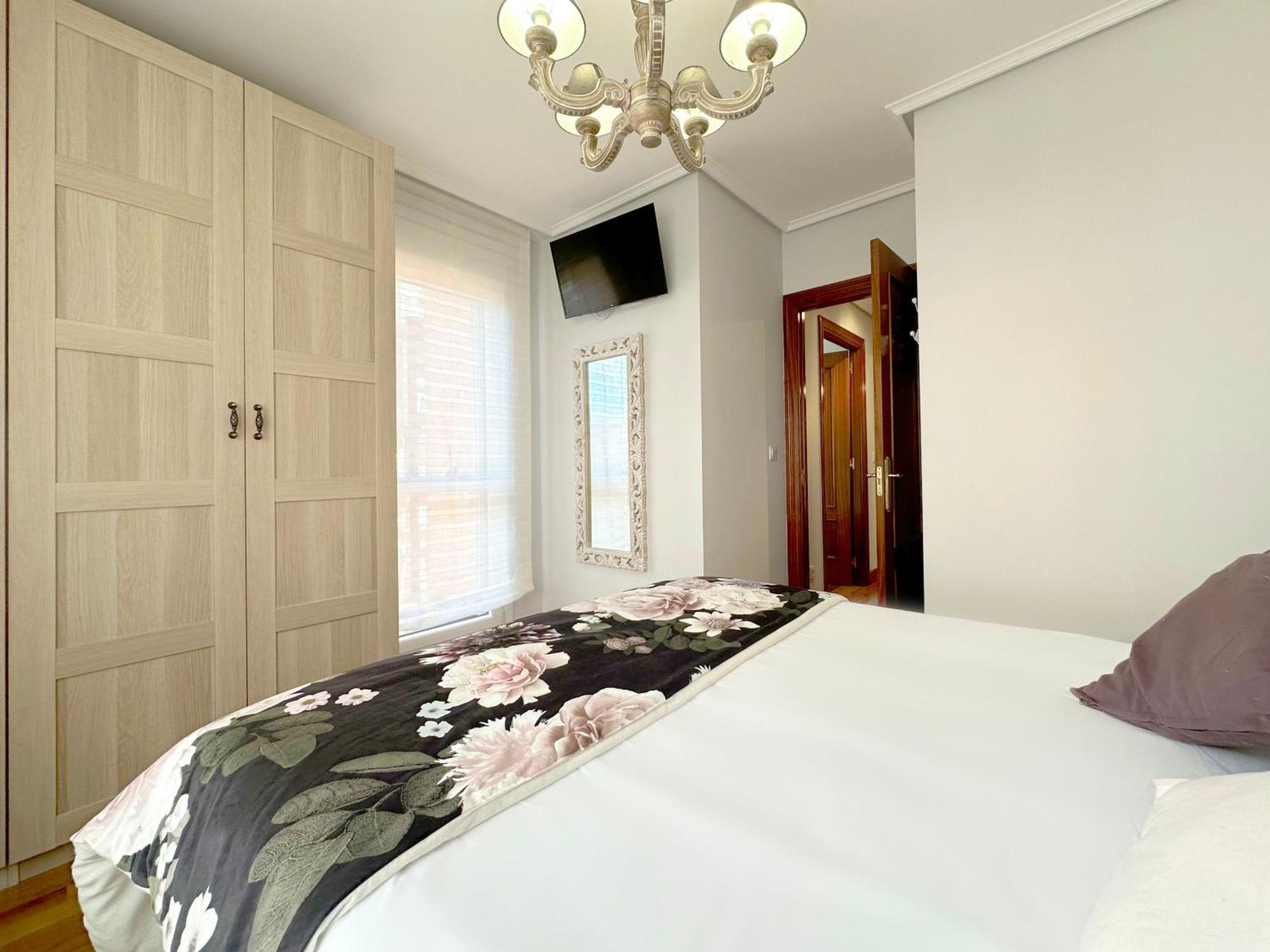 شقة Apartamento Con Gran Terraza En El Centro كاسترو أورديالس المظهر الخارجي الصورة